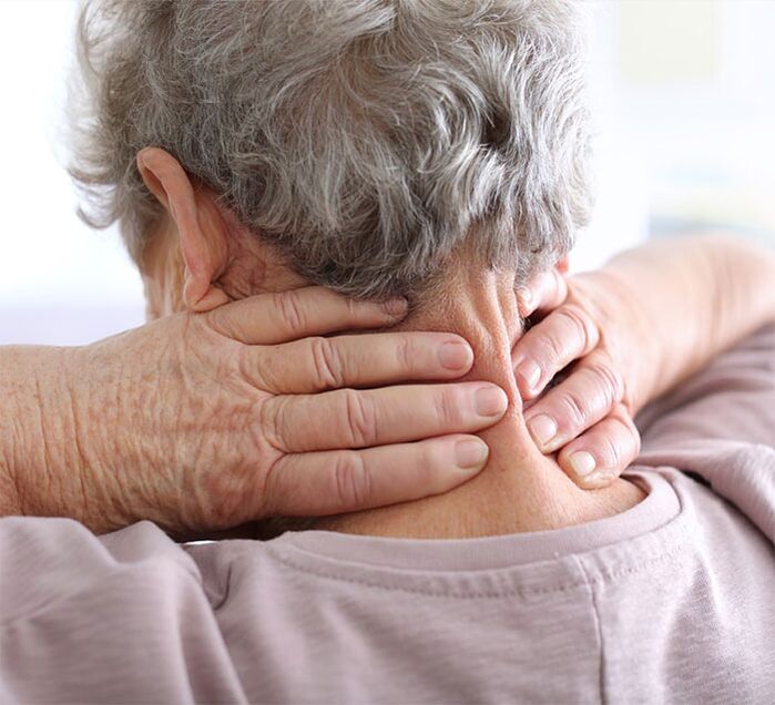 گریوا osteochondrosis کی علامات بیماری کے علاج کی ضرورت کی نشاندہی کرتی ہیں۔