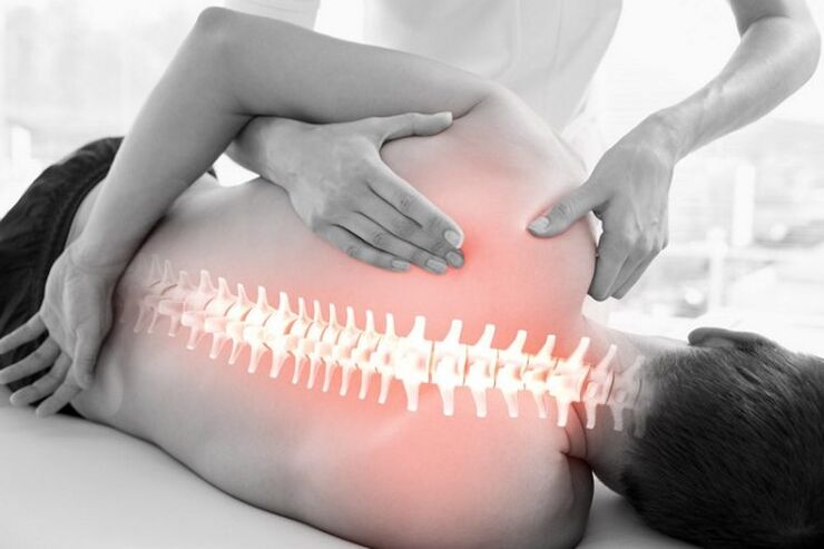 چھاتی کی ریڑھ کی ہڈی کے osteochondrosis کے لئے دستی تھراپی سیشن